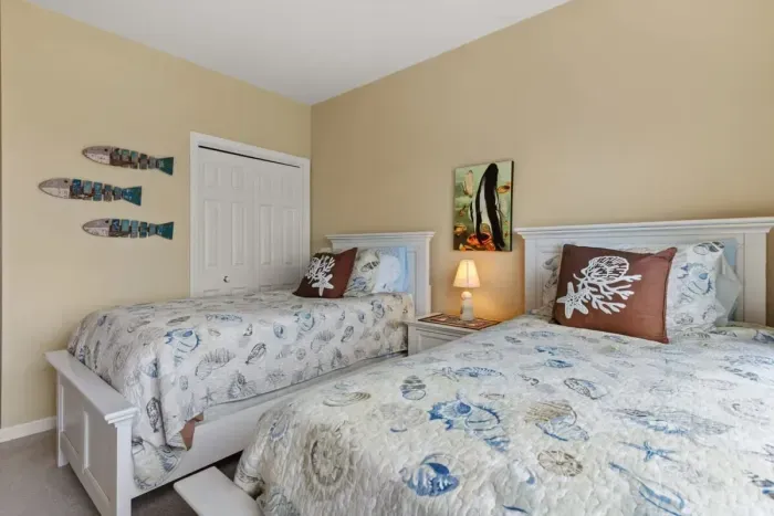 Bedroom #2 with 2 twin beds.