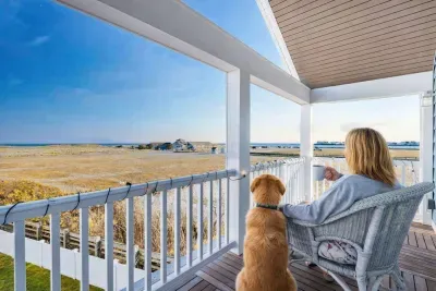 Expansive view of the ocean and the Hampton harbor outlet from the balcony. Sit out on the balcony with your furry friend!!