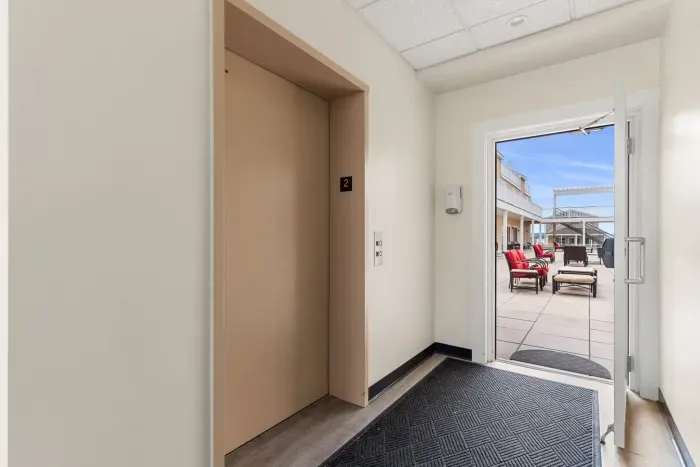 Elevator from gound level to the common courtyard and to our unit.