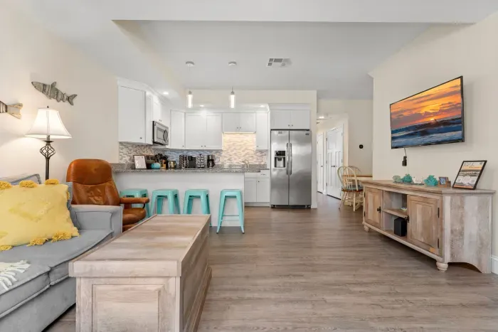 First floor living room and fully stocked kitchen, with flat screen smart TV, 4 barstools, reclining chair and kitchen table.