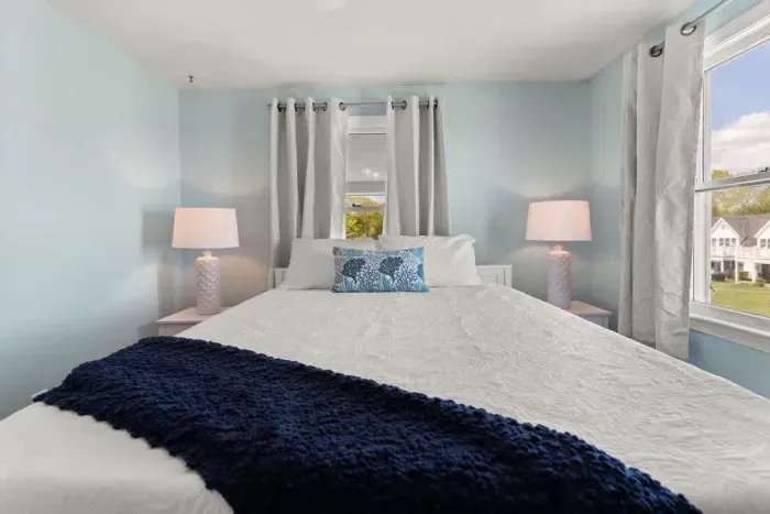 Bedroom with queen bed