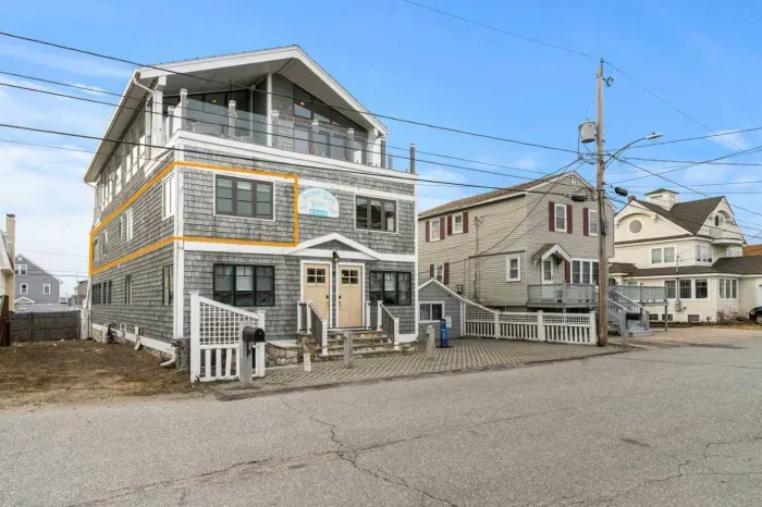 Welcome to Serendipity Beach Retreat - The Nautical Unit! 