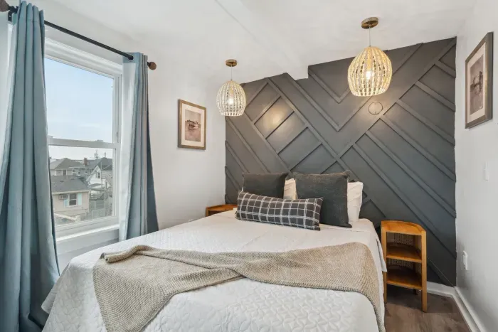 Bedroom with Queen bed