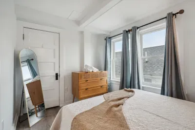Bedroom with Queen bed