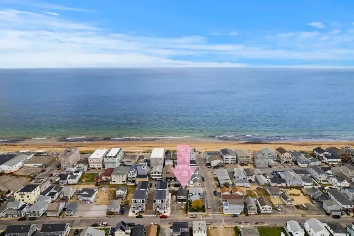 Aerial view, 1 block to the public beach and 2 blocks to the Salisbury Center