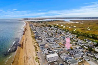 Aerial view, 1 block to the public beach and 2 blocks to the Salisbury Center