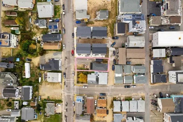 Aerial view, 1 block to the public beach and 2 blocks to the Salisbury Center