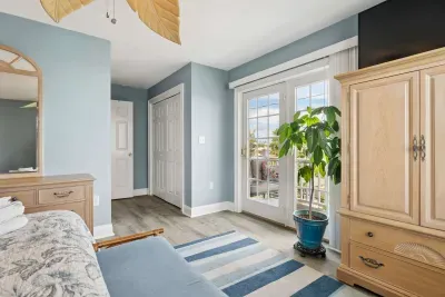 Primary bedroom with a Queen bed. Clean linens provided
