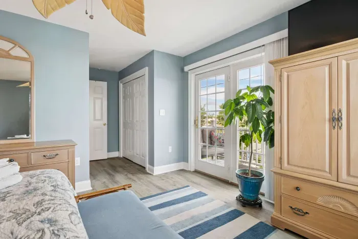 Primary bedroom with a Queen bed. Clean linens provided