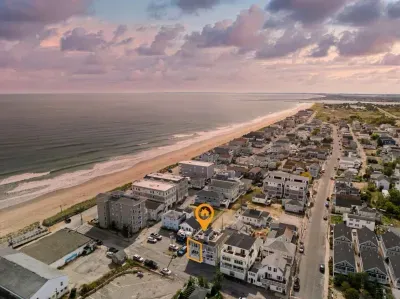 Rooftop Tide is only a 1 MINUTE walk to the beach!!