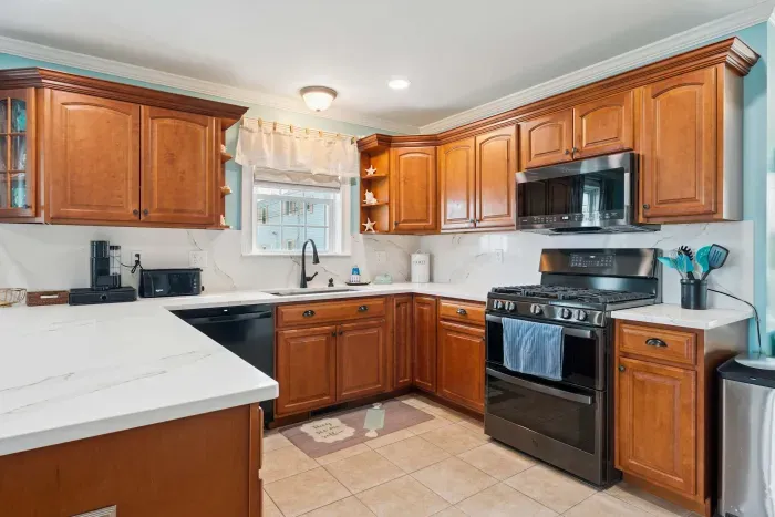 Fully equipped kitchen with all major appliances, including a dishwasher