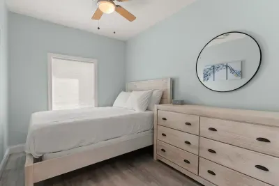 Bedroom #1 - Queen bed