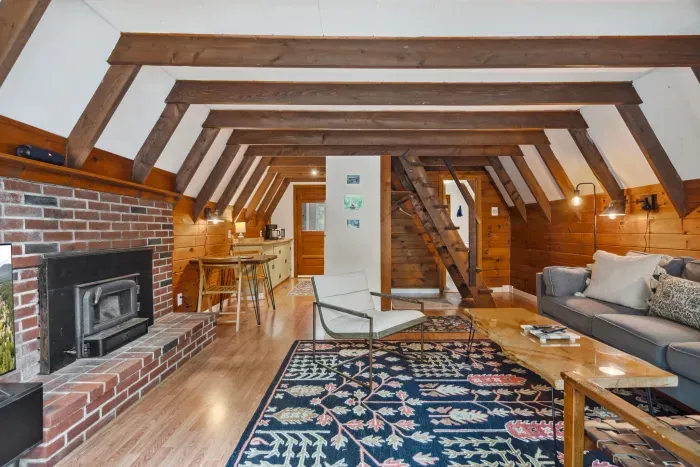 PLEASE NOTE this fireplace does not work. Please do not use it. The A-Frame gets nice and warm with the furnace and mini splits ;)