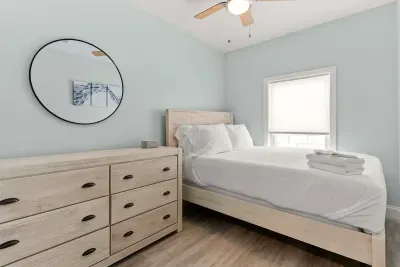 Bedroom #1 - Queen Bed