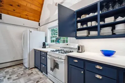 Fully equipped kitchen with dishwasher!