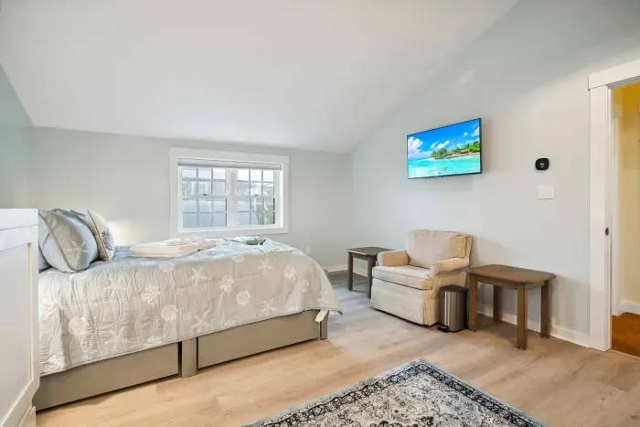 Primary bedroom with queen bed and full size murphy bed. Clean linens provided