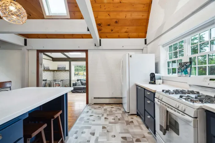 Fully equipped kitchen with dishwasher!