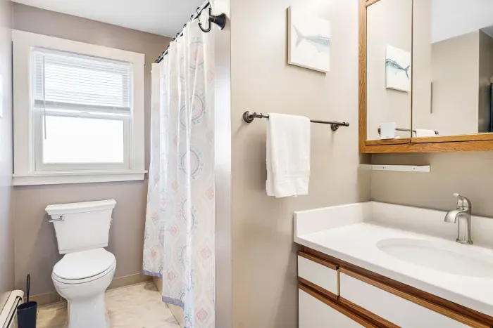 Second floor full bathroom. Clean towels provided!