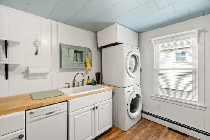 Fully equipped and stocked kitchen with stackable washer/dryer in-house.
