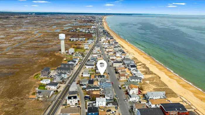 Arial photo of our property, 1 block to the nearest public beach access and 3 blocks to the Salisbury Center.