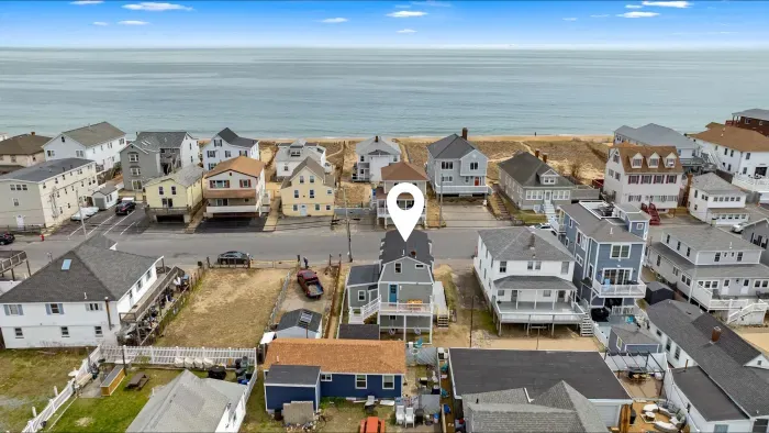 Arial photo of our property, 1 block to the nearest public beach access and 3 blocks to the Salisbury Center.