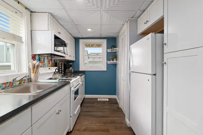 Full stocked kitchen, gas stove, and foldable dining table for 6 people.