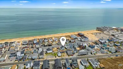 Arial photo of our property, 1 block to the nearest public beach access and 3 blocks to the Salisbury Center.