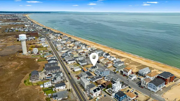 Arial photo of our property, 1 block to the nearest public beach access and 3 blocks to the Salisbury Center.