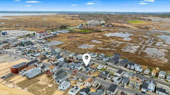 Arial photo of our property, 1 block to the nearest public beach access and 3 blocks to the Salisbury Center.