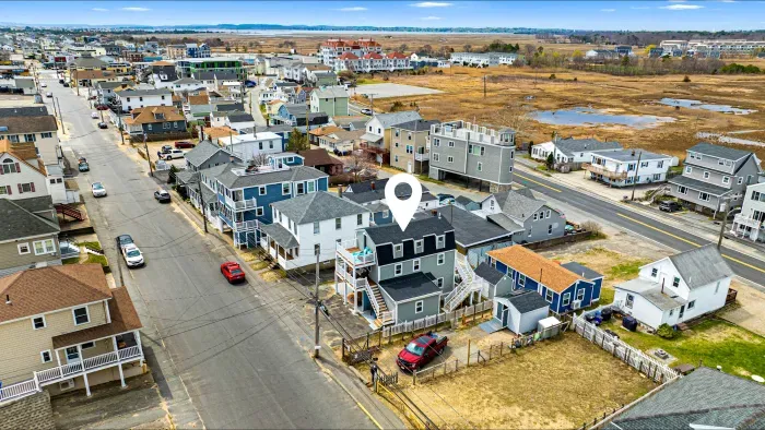 Arial photo of our property, 1 block to the nearest public beach access and 3 blocks to the Salisbury Center.