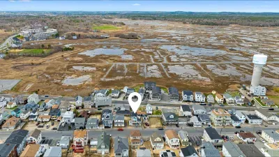 Arial photo of our property, 1 block to the nearest public beach access and 3 blocks to the Salisbury Center.