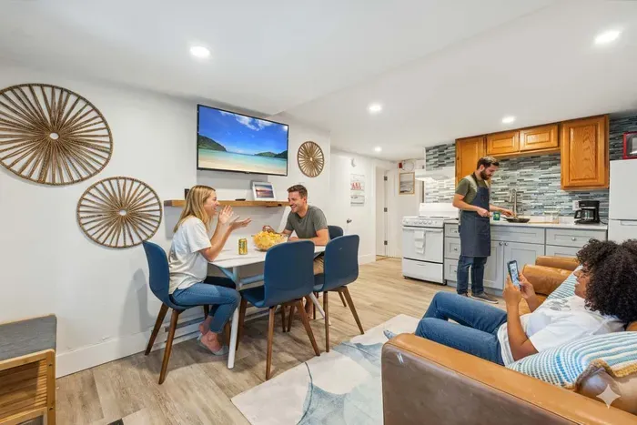 Stylish, newly renovated unit!