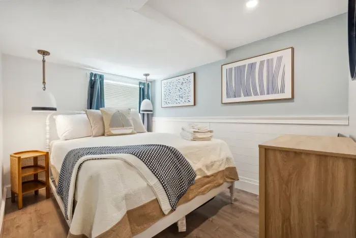 Second bedroom with Queen bed and Smart TV