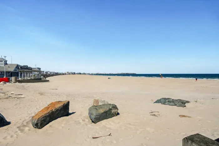 Soft sand, endless waves, pure Hampton Beach vibes!