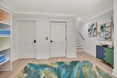 Foyer - ground floor - elevator door