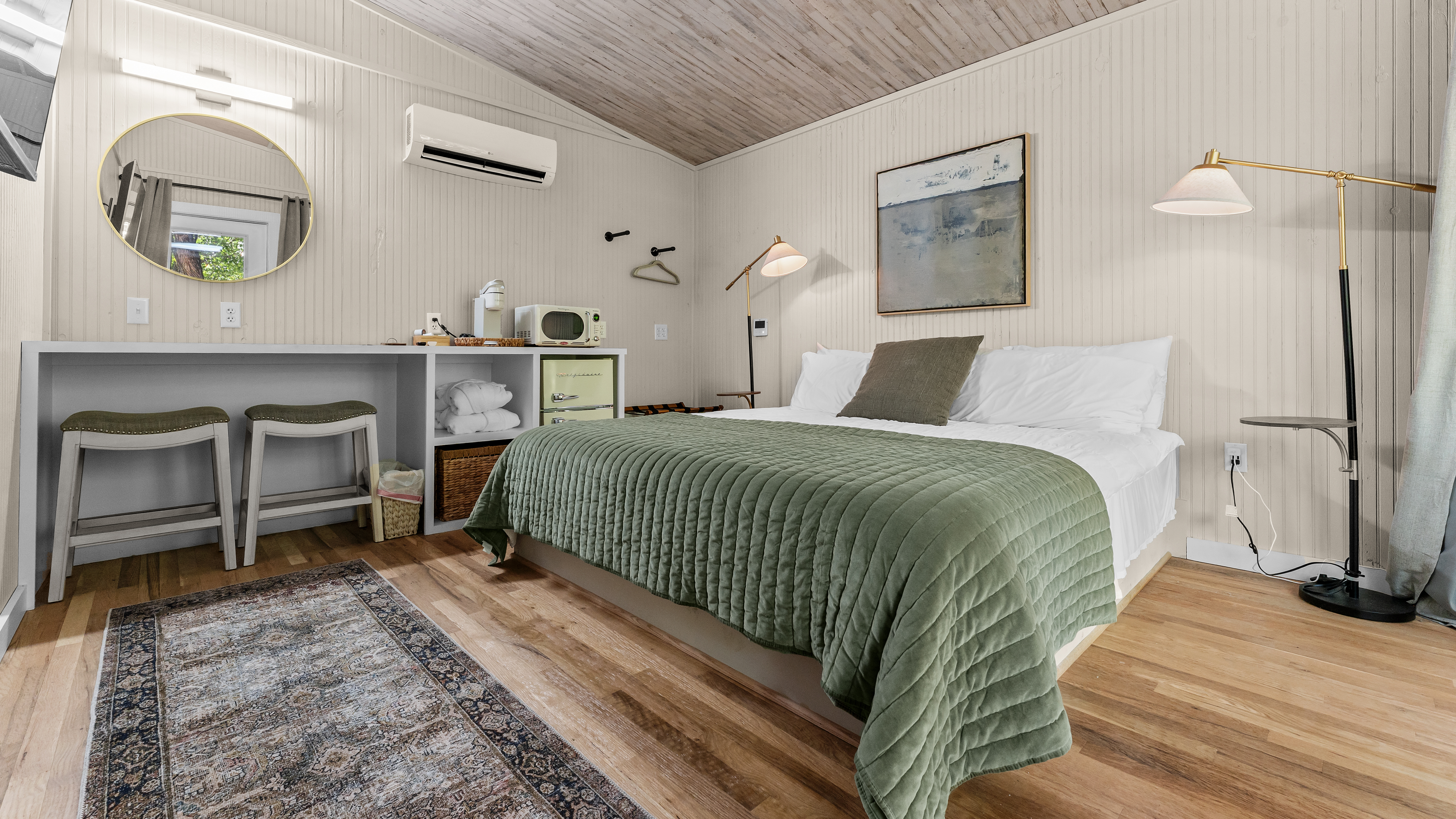 The 4forty4Ranch king room