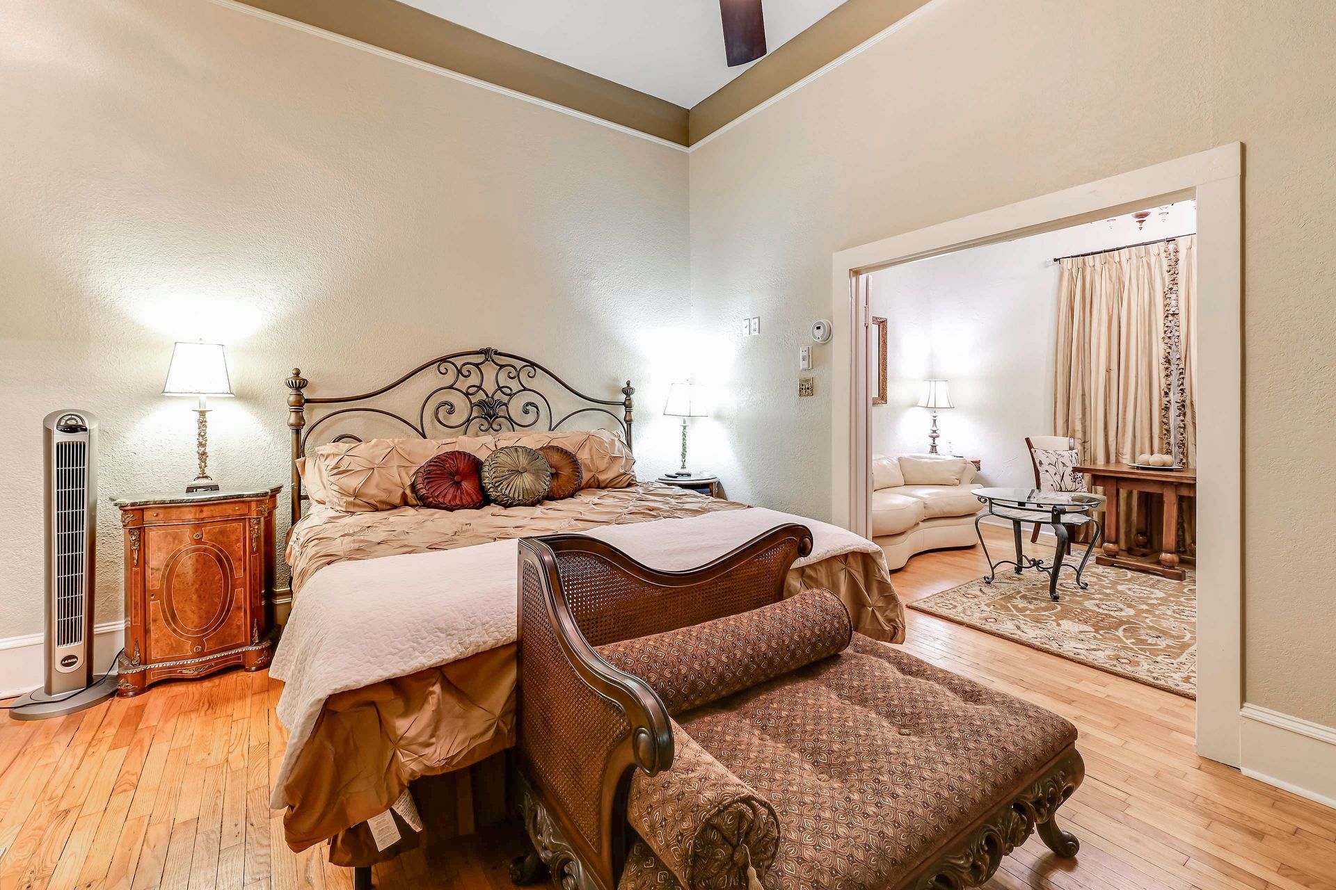 The Seclusion Suite- The Decatur Suites