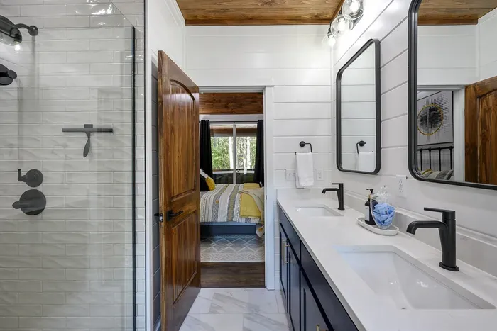 Kine En-Suite #2