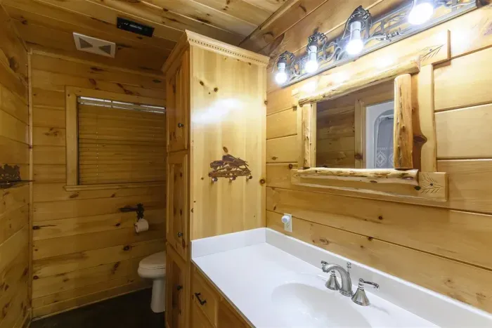 En-suite off the 2nd king