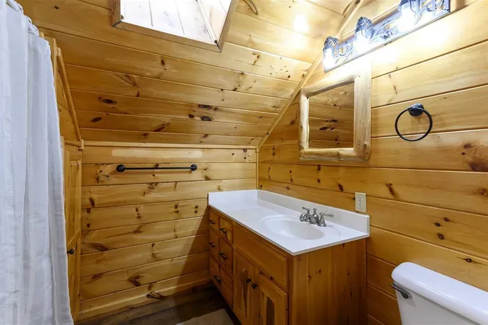 Queen En-suite 2