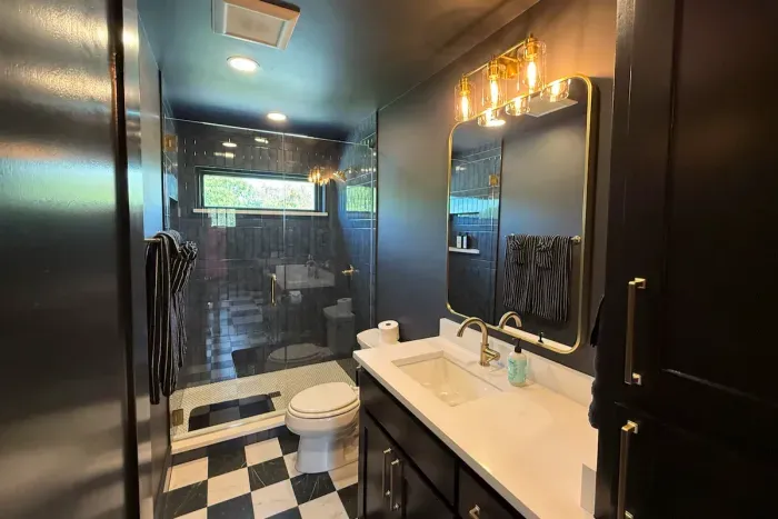 The County Suite - image 7 of 12