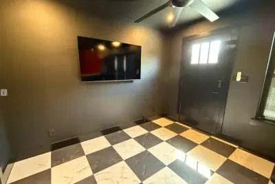 The County Suite - image 10 of 12