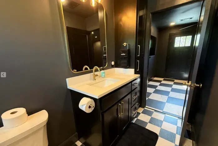 The County Suite - image 8 of 12