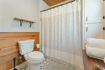 Harvest Moon Cottage - image 24 of 51