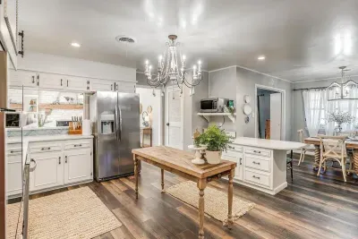 Pecan Street - image 3 of 27