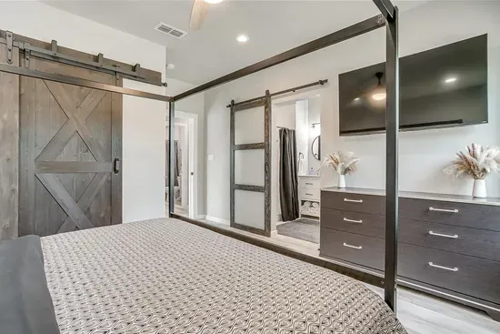 Master Bedroom (king)