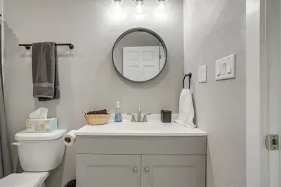 Main Hallway bath