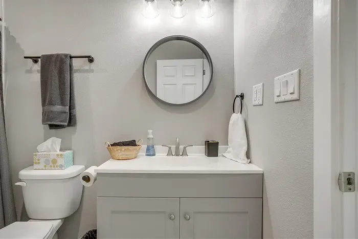 Main Hallway bath