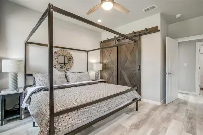 Master Bedroom (king)