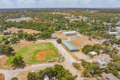 Located directly by Stephenville Ballpark